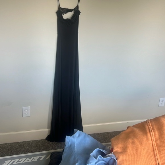 Elegant Black Lace Dress - Picture 5 of 7